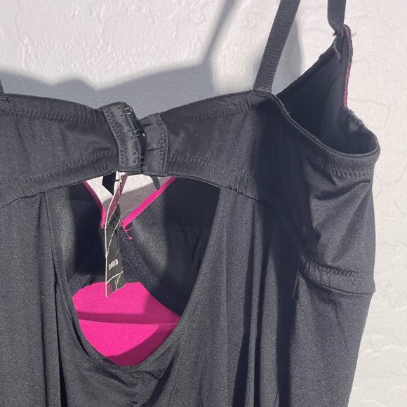 *SOLD* Torrid Fuchsia and Black Underwire Chemise w/ Garter 2 2X 18/20 - Picture 8 of 8